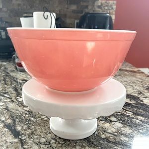 Vintage Pyrex pink mixing bowl